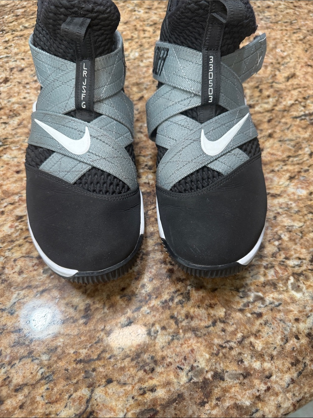 Nike LeBron Soldier XII  Air Raid size 8 mens black and gray basketball - Picture 2 of 8